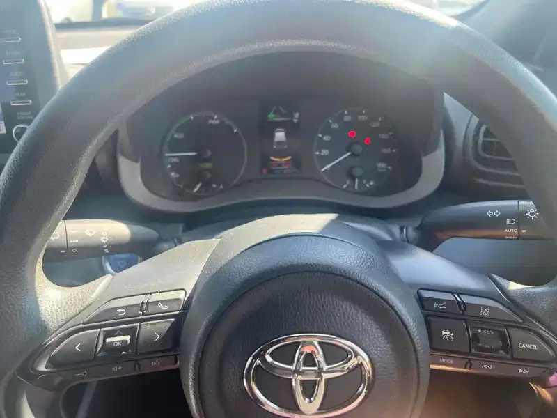 TOYOTA YARIS HYBRID X Image 11