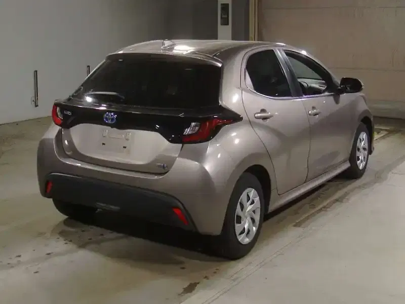 TOYOTA YARIS HYBRID X Image 2