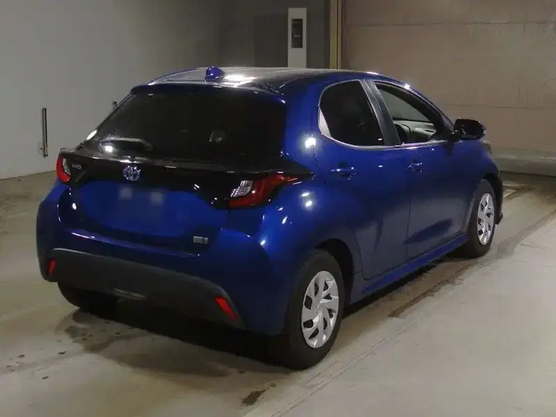 TOYOTA YARIS HYBRID X Image 2