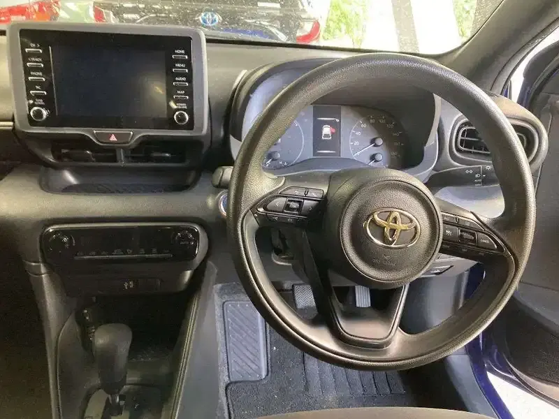 TOYOTA YARIS HYBRID X Image 6