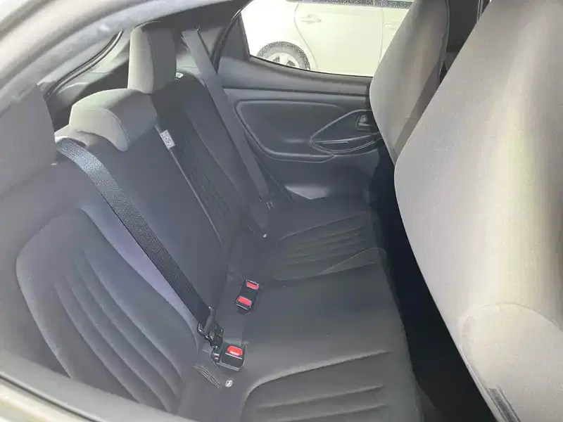 TOYOTA YARIS HYBRID X Image 13