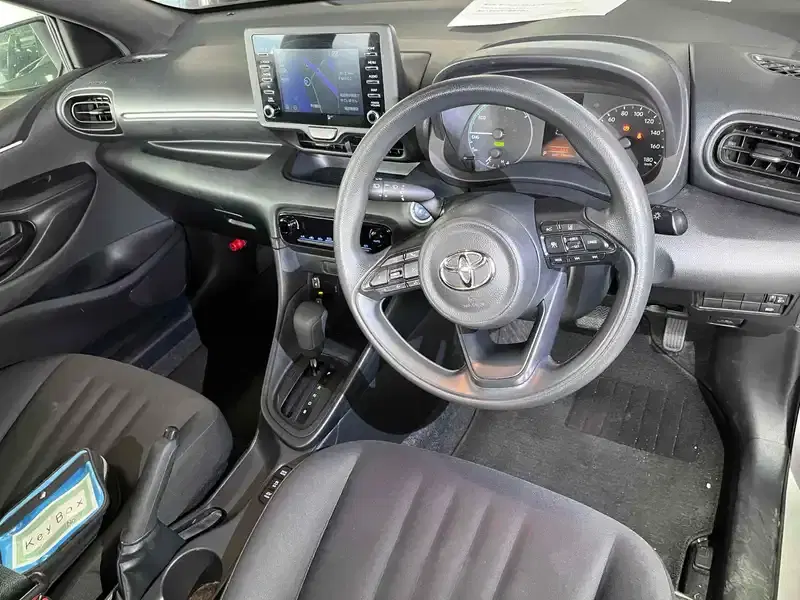 TOYOTA YARIS HYBRID X Image 8