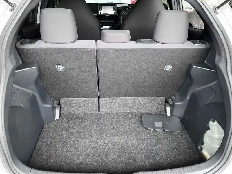 TOYOTA YARIS HYBRID X Image 18
