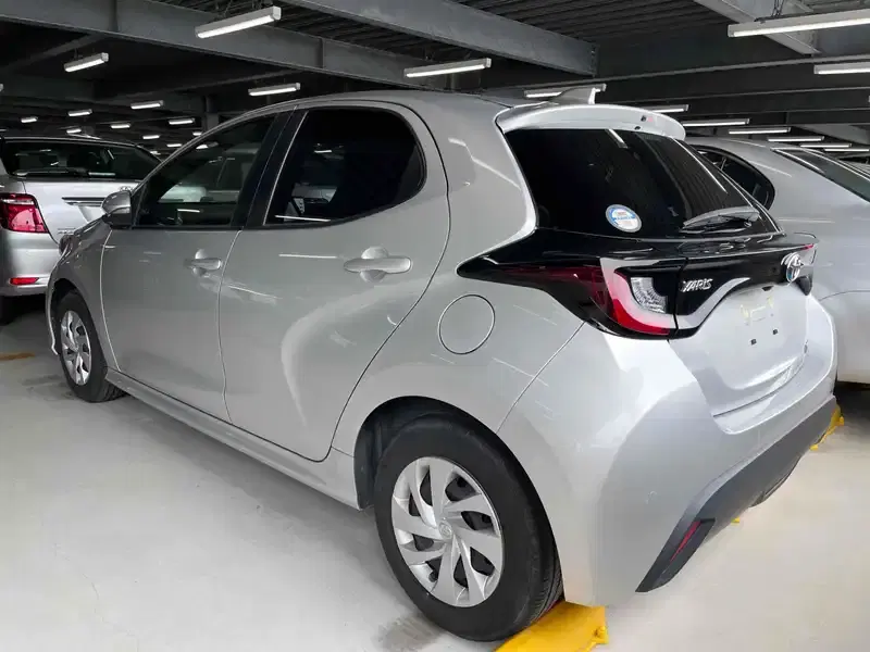 TOYOTA YARIS HYBRID X Image 2
