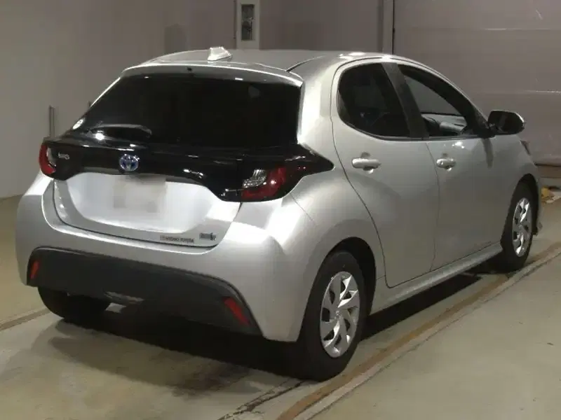 TOYOTA YARIS HYBRID X Image 4