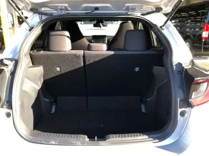 TOYOTA YARIS HYBRID X Image 10