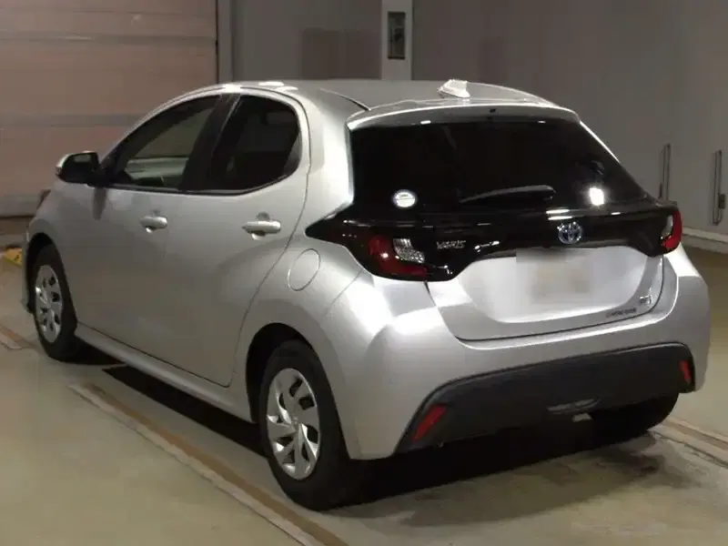 TOYOTA YARIS HYBRID X Image 5