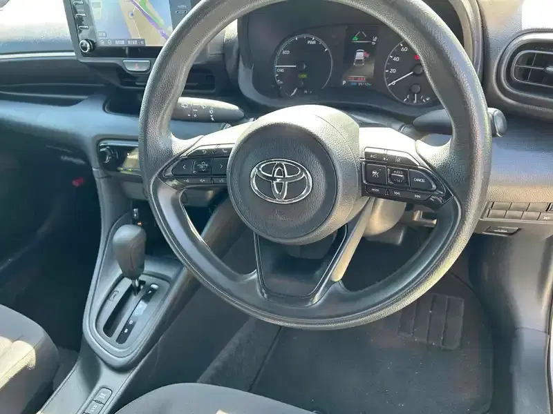 TOYOTA YARIS HYBRID X Image 15