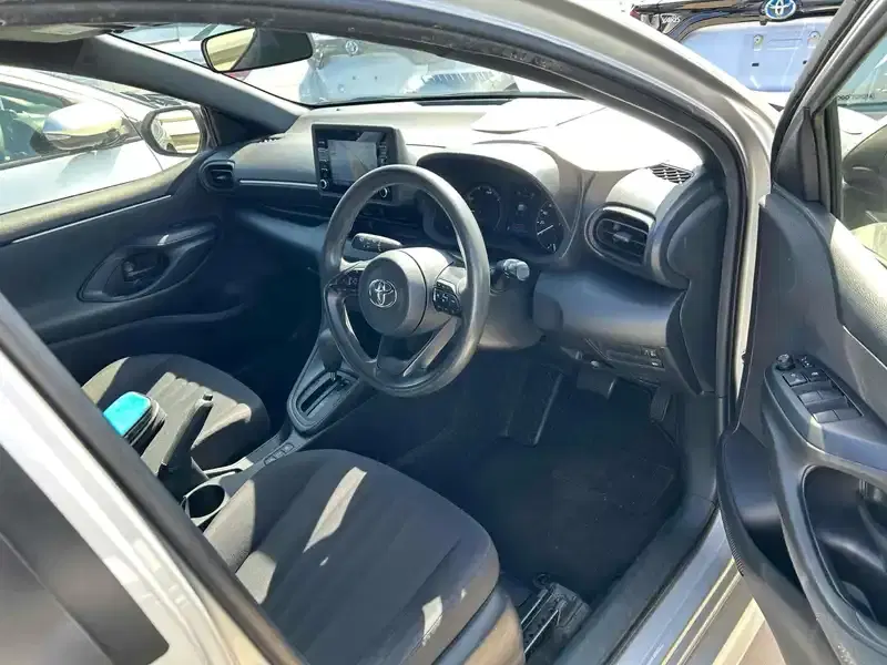 TOYOTA YARIS HYBRID X Image 11