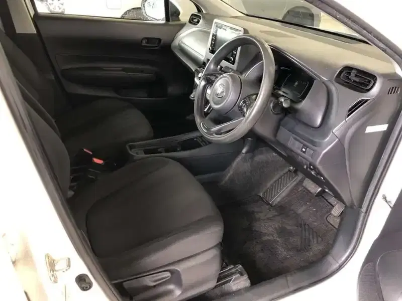 TOYOTA AQUA B Image 3