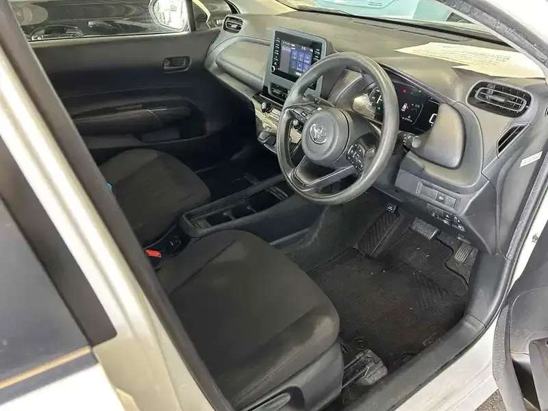 TOYOTA AQUA B Image 11