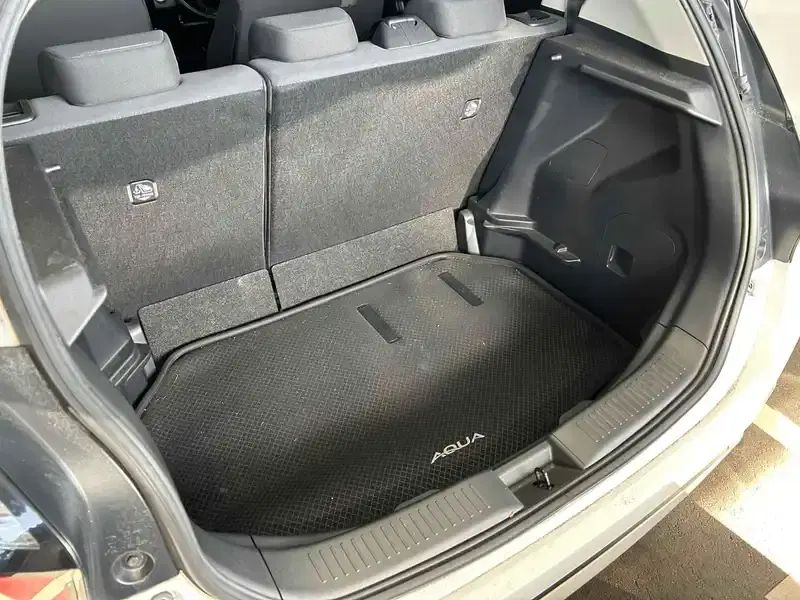 TOYOTA AQUA B Image 18