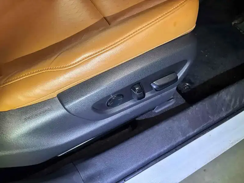 LEXUS UX UX250H VERSION C Image 7