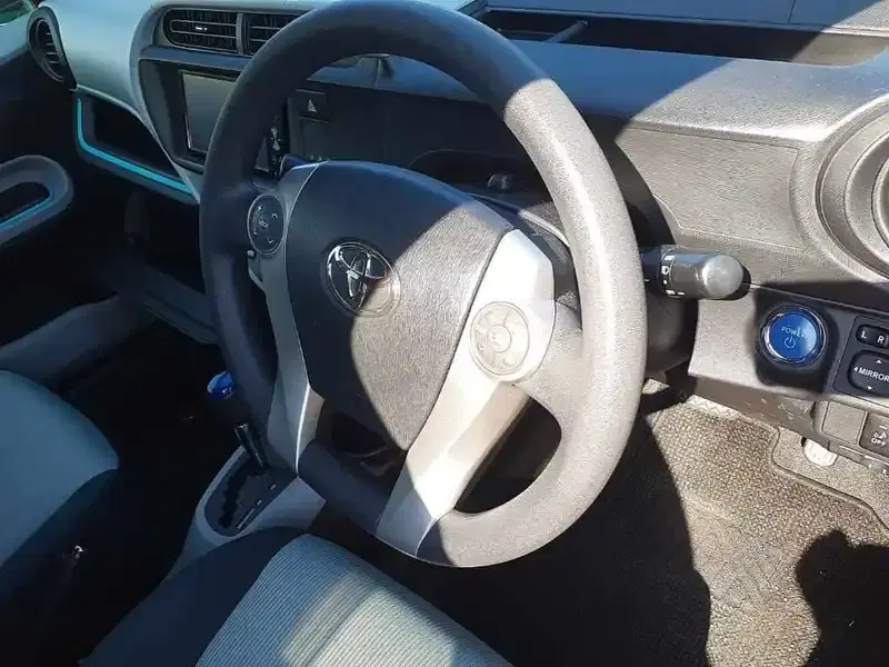 TOYOTA AQUA S Image 5