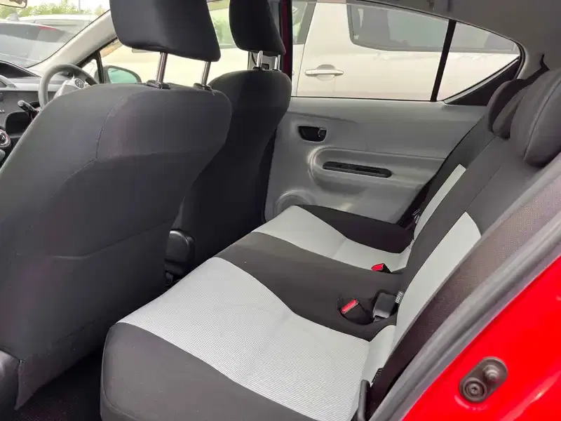 TOYOTA AQUA S Image 16