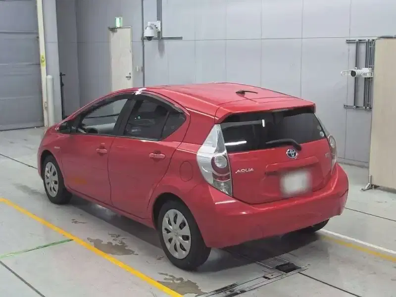 TOYOTA AQUA S Image 9