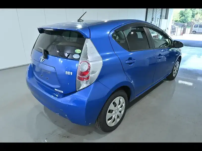 TOYOTA AQUA S Image 4
