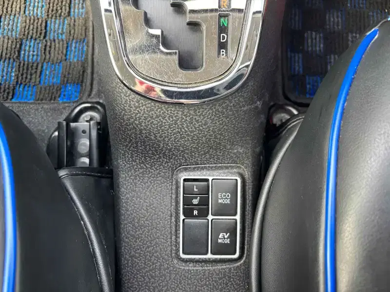 TOYOTA AQUA S SMART ENTRY NAVI READY PACKA Image 11