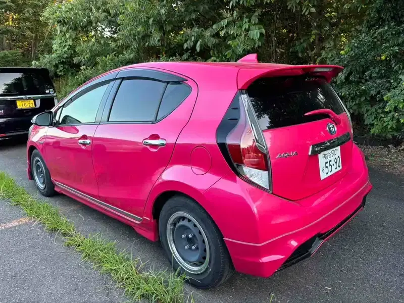 TOYOTA AQUA S Image 10