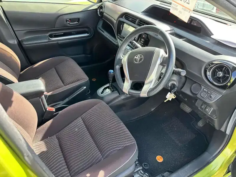 TOYOTA AQUA G Image 5