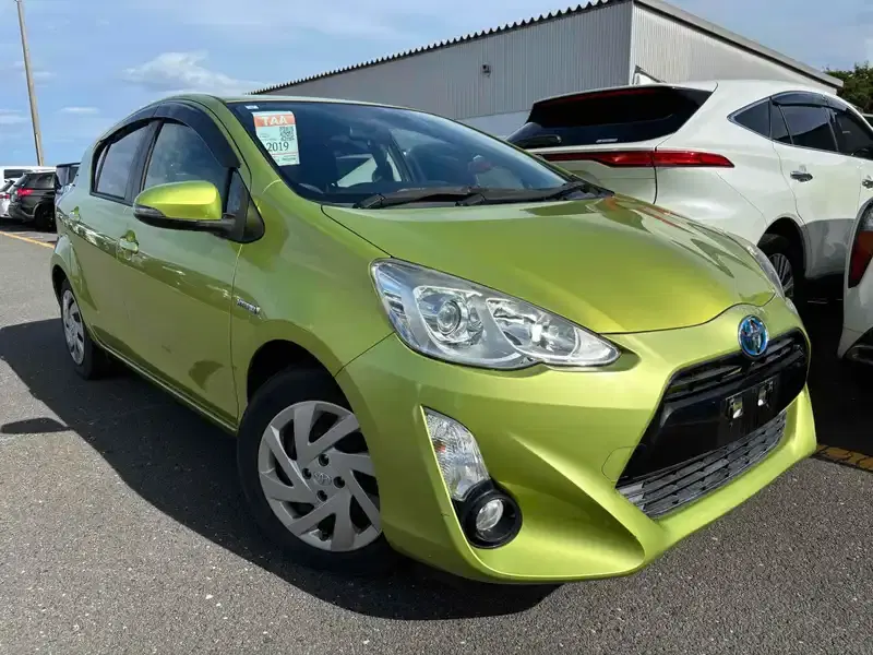 2015 Toyota AQUA 44,000 km