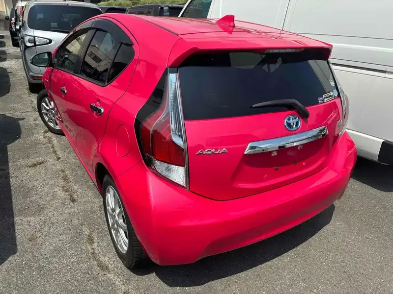 TOYOTA AQUA S Image 5