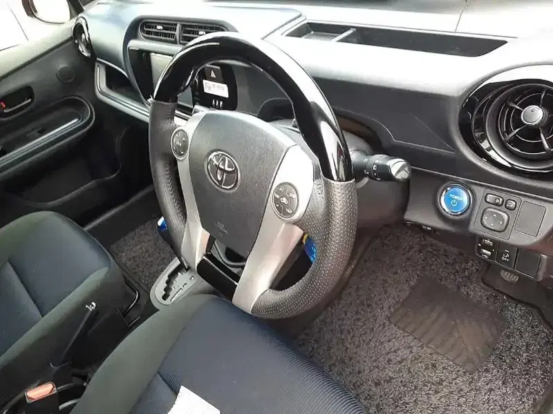 TOYOTA AQUA S Image 3