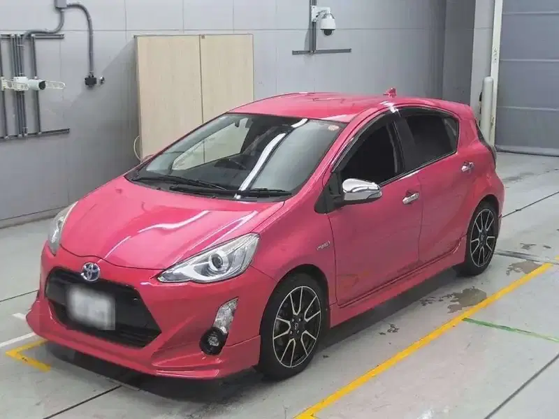 TOYOTA AQUA S Image 1