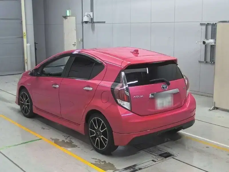 TOYOTA AQUA S Image 7
