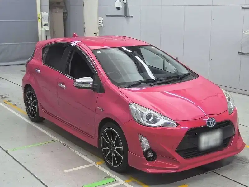 TOYOTA AQUA S Image 6