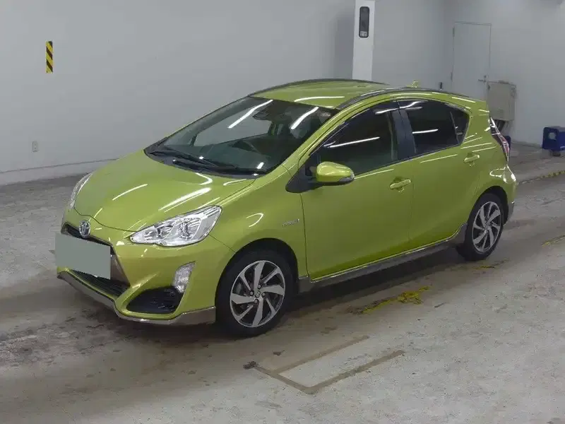 TOYOTA AQUA X-URBAN Image 6