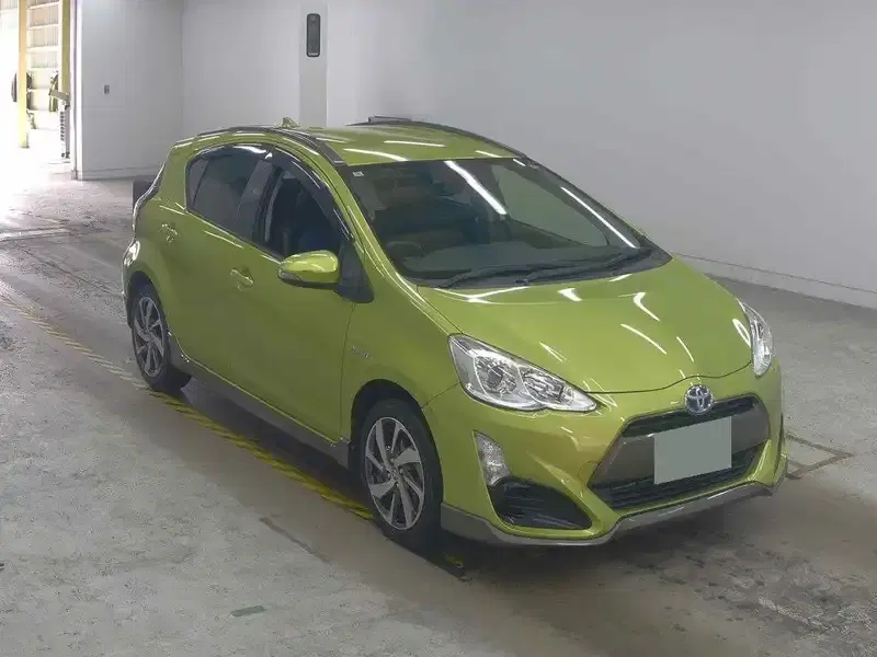 TOYOTA AQUA X-URBAN Image 3