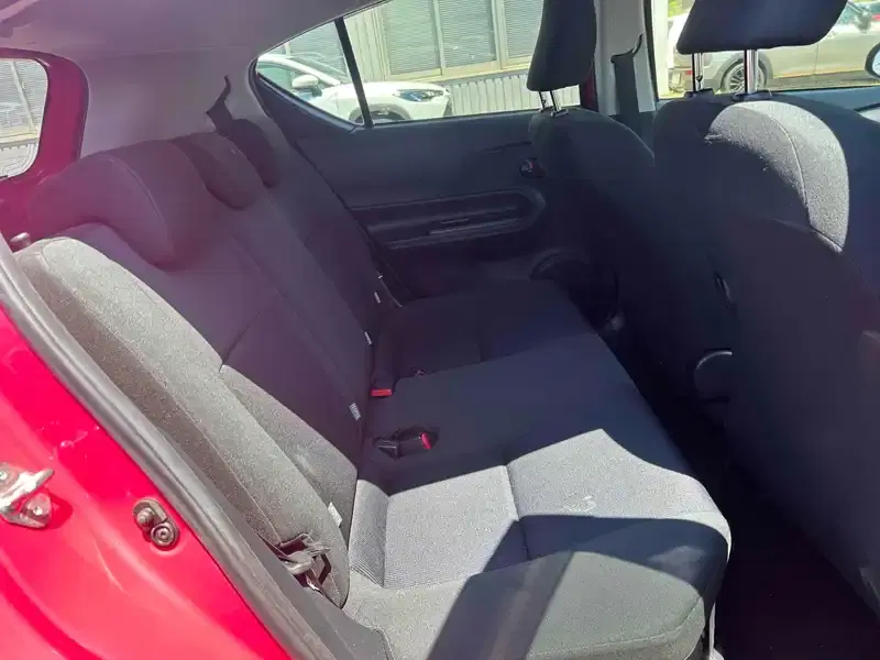 TOYOTA AQUA S Image 11
