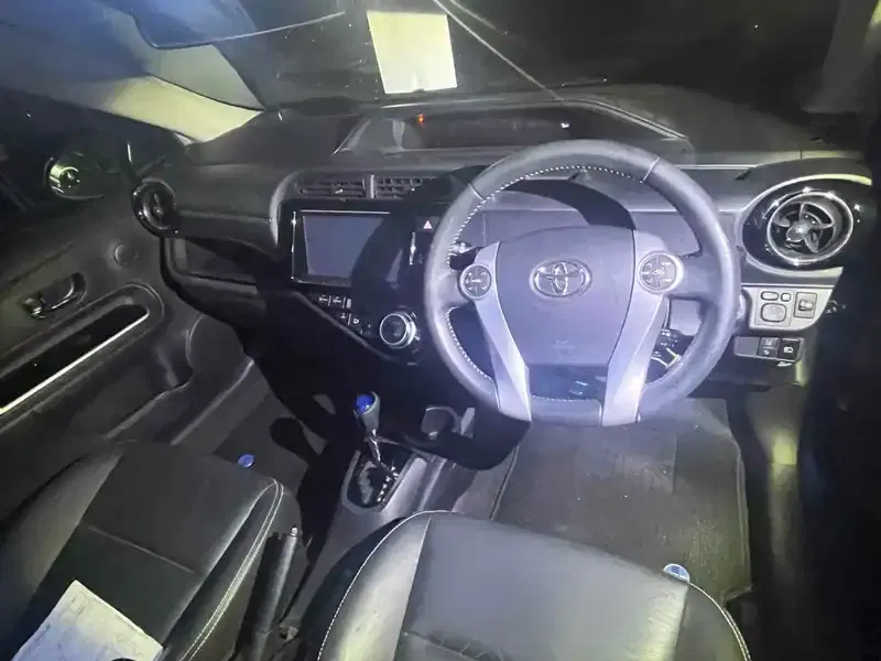 TOYOTA AQUA G BLACK SOFT LEATHER SELECTION Image 10