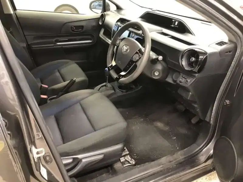 TOYOTA AQUA S Image 3