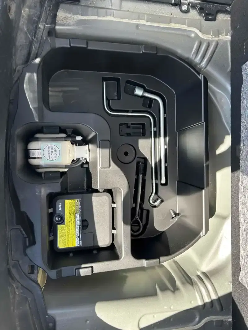 TOYOTA AQUA S Image 10