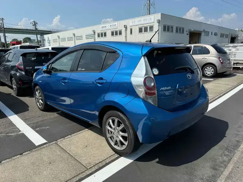 TOYOTA AQUA G Image 2
