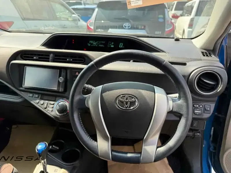 TOYOTA AQUA G Image 6