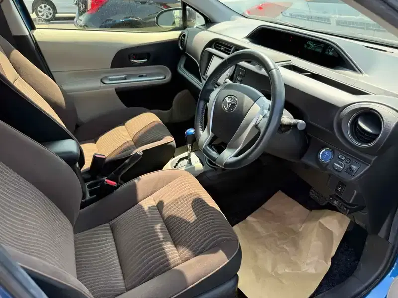 TOYOTA AQUA G Image 5