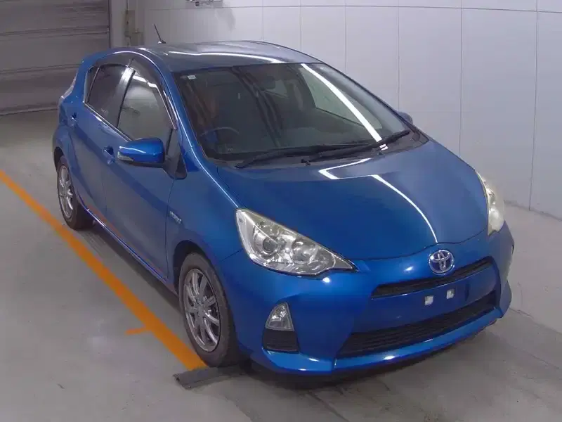 TOYOTA AQUA G Image 3