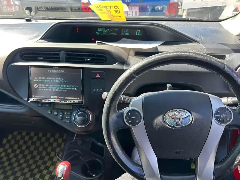 TOYOTA AQUA G Image 7