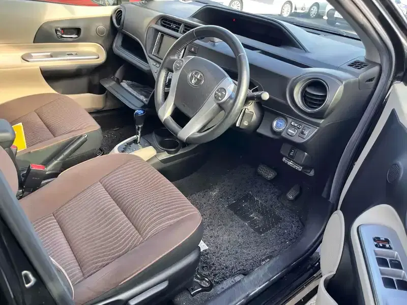 TOYOTA AQUA G Image 5