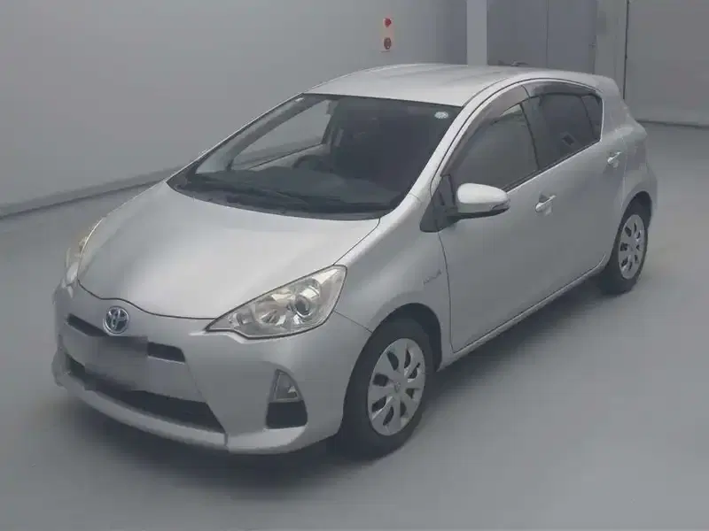 TOYOTA AQUA G Image 3