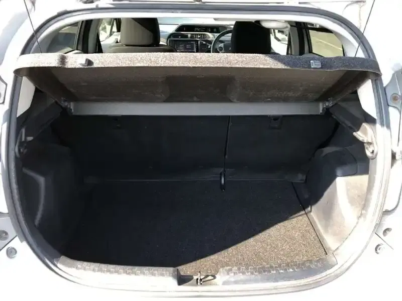 TOYOTA AQUA G Image 9