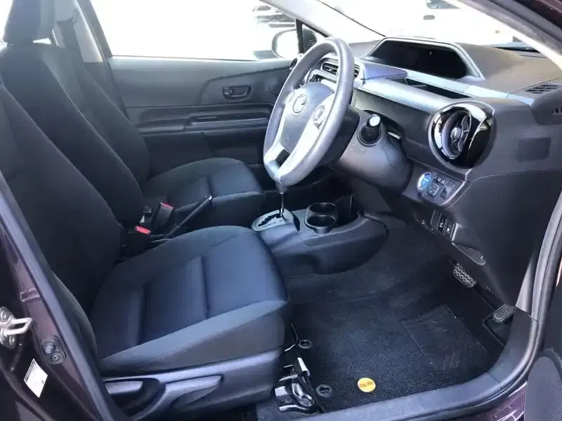 TOYOTA AQUA S Image 3