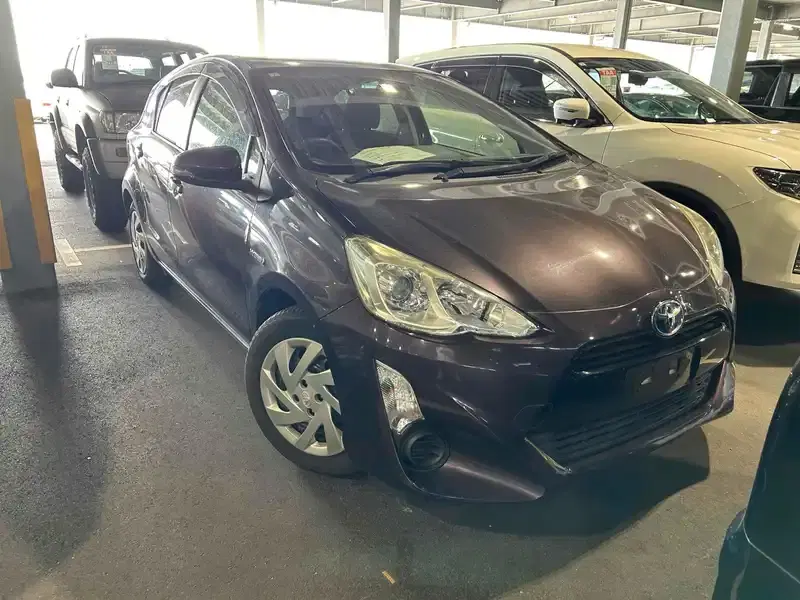 TOYOTA AQUA S Image 4