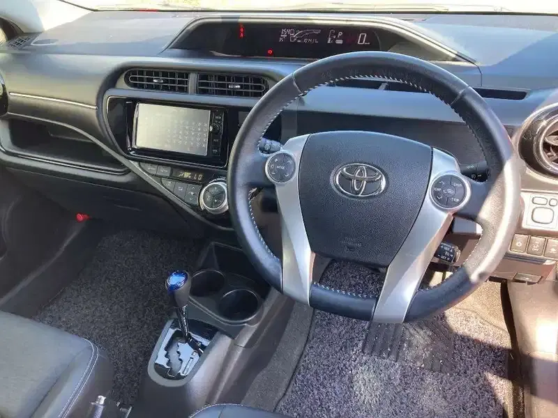 TOYOTA AQUA G BLACK SOFT LEATHER Image 8