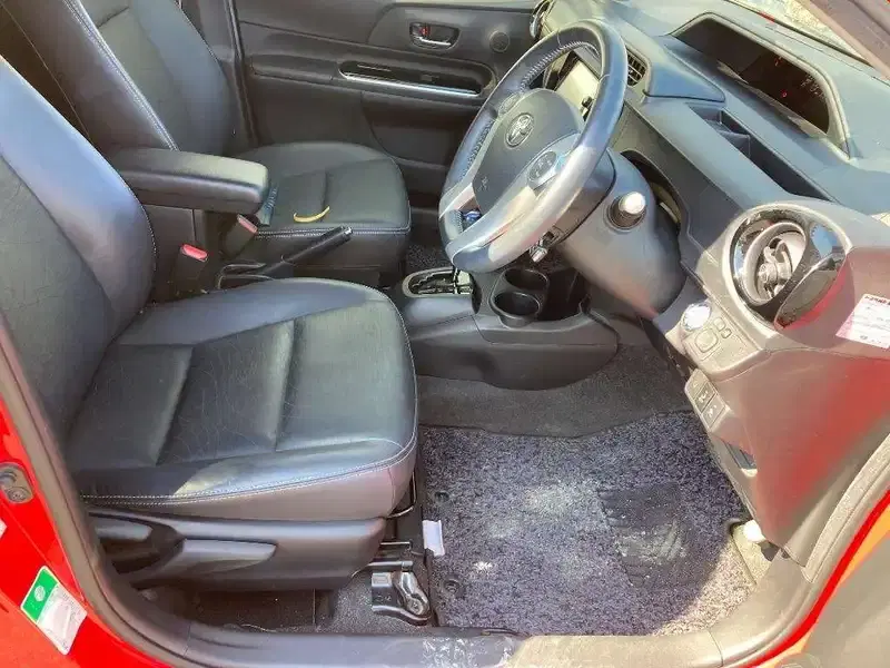 TOYOTA AQUA G BLACK SOFT LEATHER Image 5
