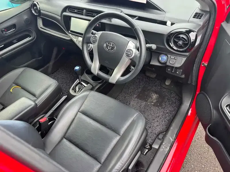 TOYOTA AQUA G BLACK SOFT LEATHER Image 11