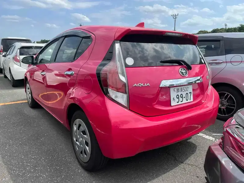 TOYOTA AQUA S Image 2